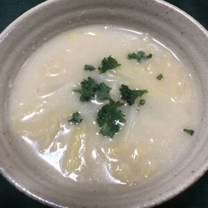白菜とベビーホタテの牛乳スープ